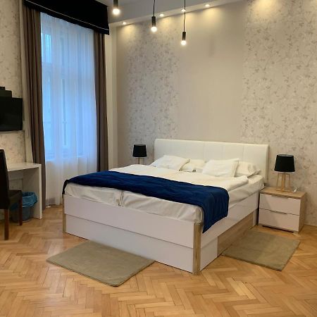 W19 Apartments 미슈콜츠 외부 사진